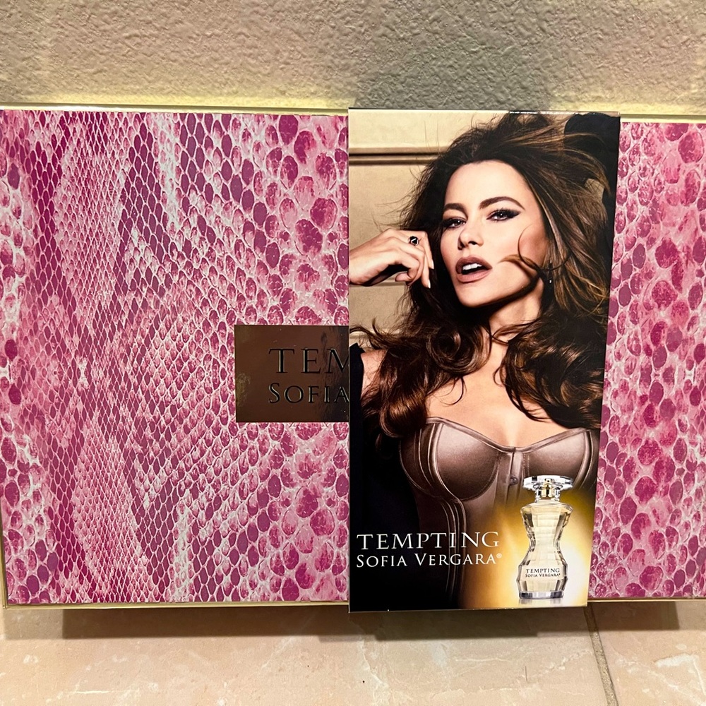 Sofia Vergara Tempting Women Eau De Parfum Spray Set 3.4 oz 3-Piece